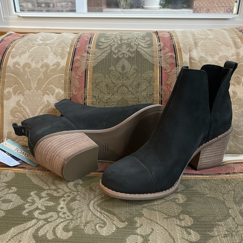 Toms Women's Everly Cutout Boots . Size 6.5 Women
N10-06 - Picture 2 of 8